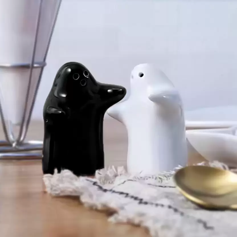 Spooki: Ceramic Salt & Pepper Shaker Set with Cute Hug Design, Easy Refill & Dispense, Black & White Couple Seasoning Jars for Dining, Kitchen & Gift Décor