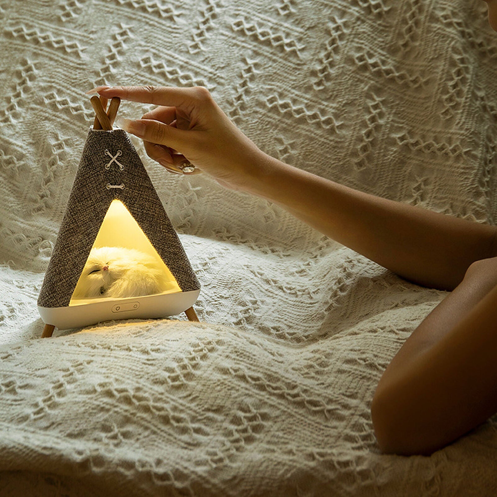 Purrrr: Cute Cat Tent House Lamp & Bluetooth Speaker for Cozy Ambient Lighting & Home Décor