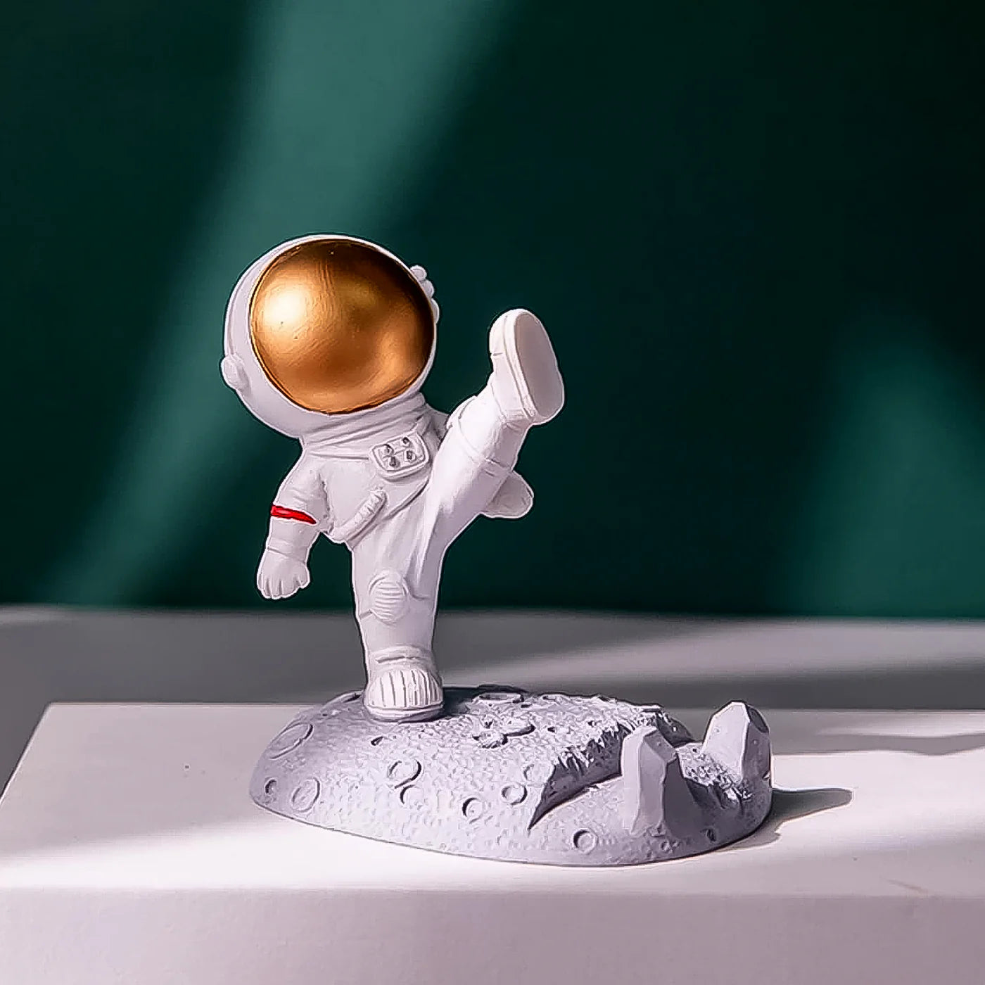 NovaNaut: Creative Astronaut-Themed Mobile Stand with Sturdy Spaceman Design for Desk & Office Use