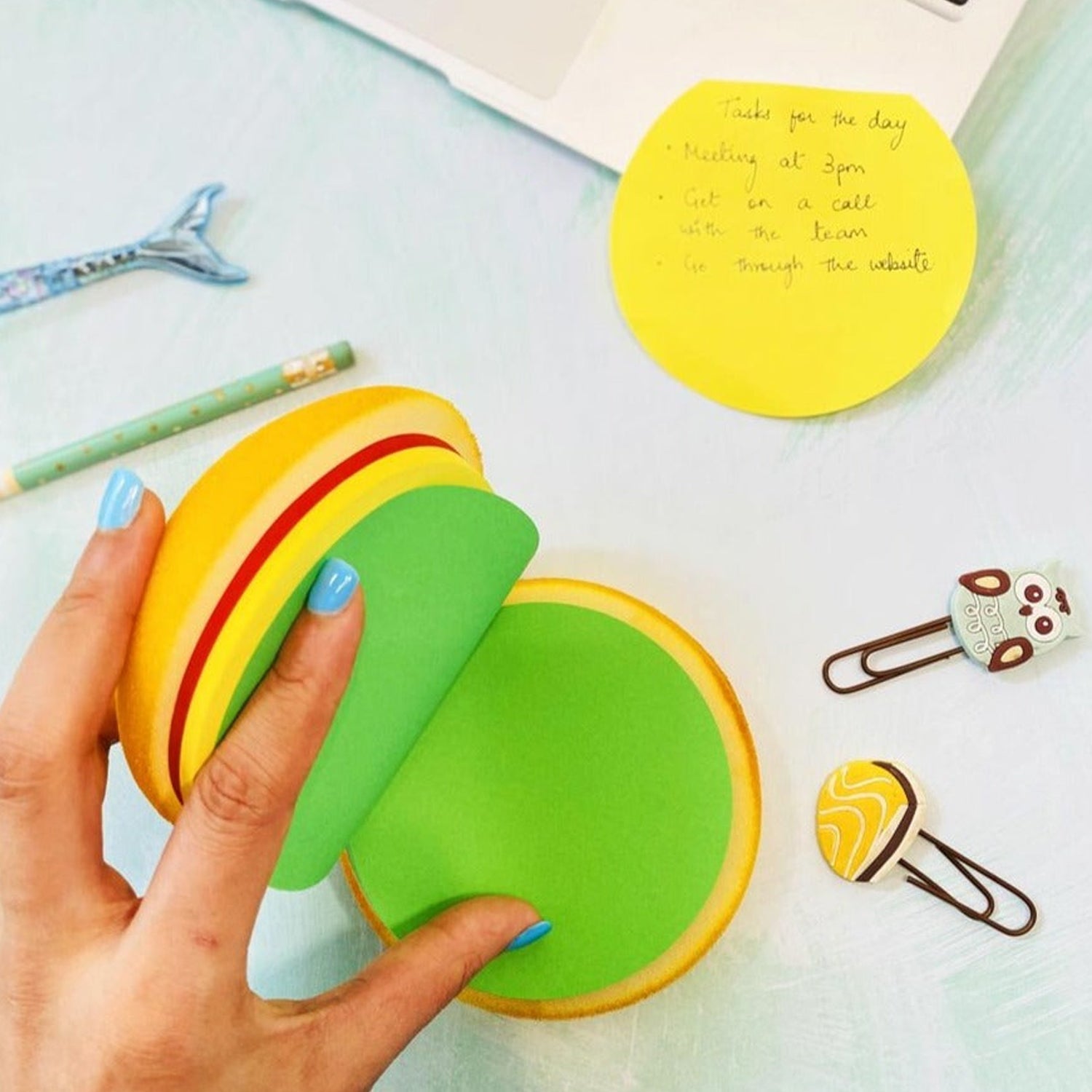 BurgerPad: Fun & Quirky Burger-Shaped Memo Pad with 100 Unruled Pages, Pocket-Size Notepad for Notes & Journaling