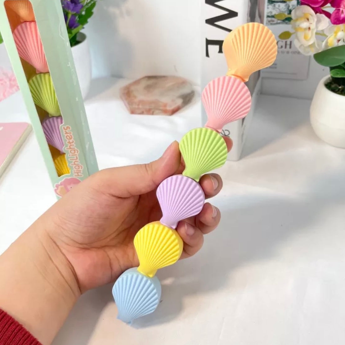 Shelly: 5-Color Stackable Sea-Shell Highlighters (Set of 6) – Fun & Colorful Markers for Kids & Journaling