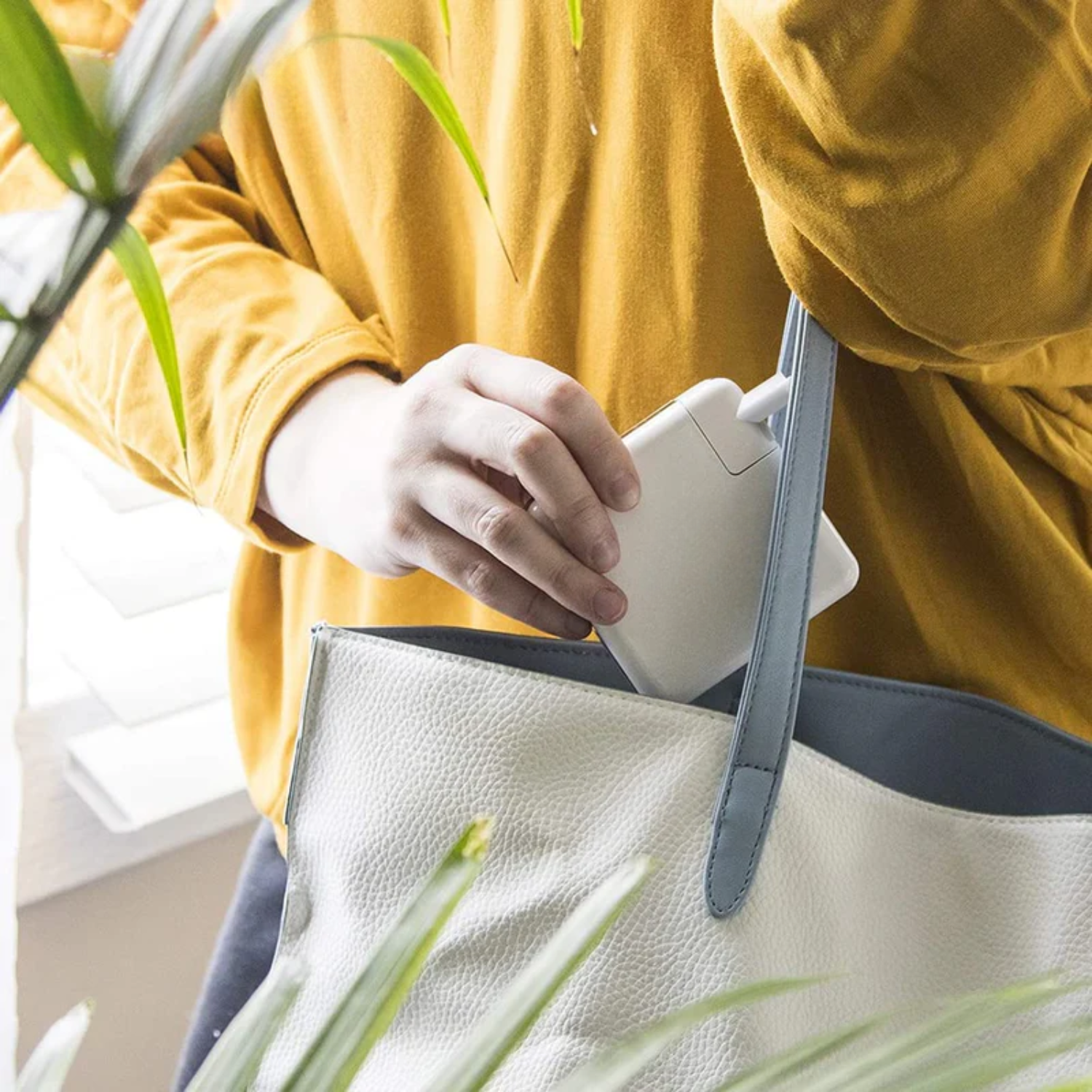 Buddy: 5-in-1 Wireless Charging Power Bank (5200mAh) with Fast Charging, PD 3.0, Qi Dock, LED Display & Built-In Wall Plug for iPhone, Android & More